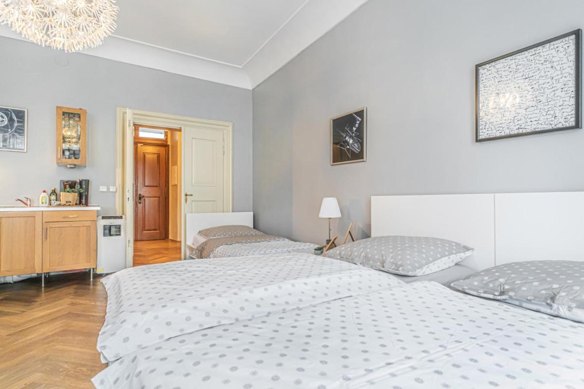 Bright Studio Close To Charles Bridge And Prague Castle Apartment Екстериор снимка